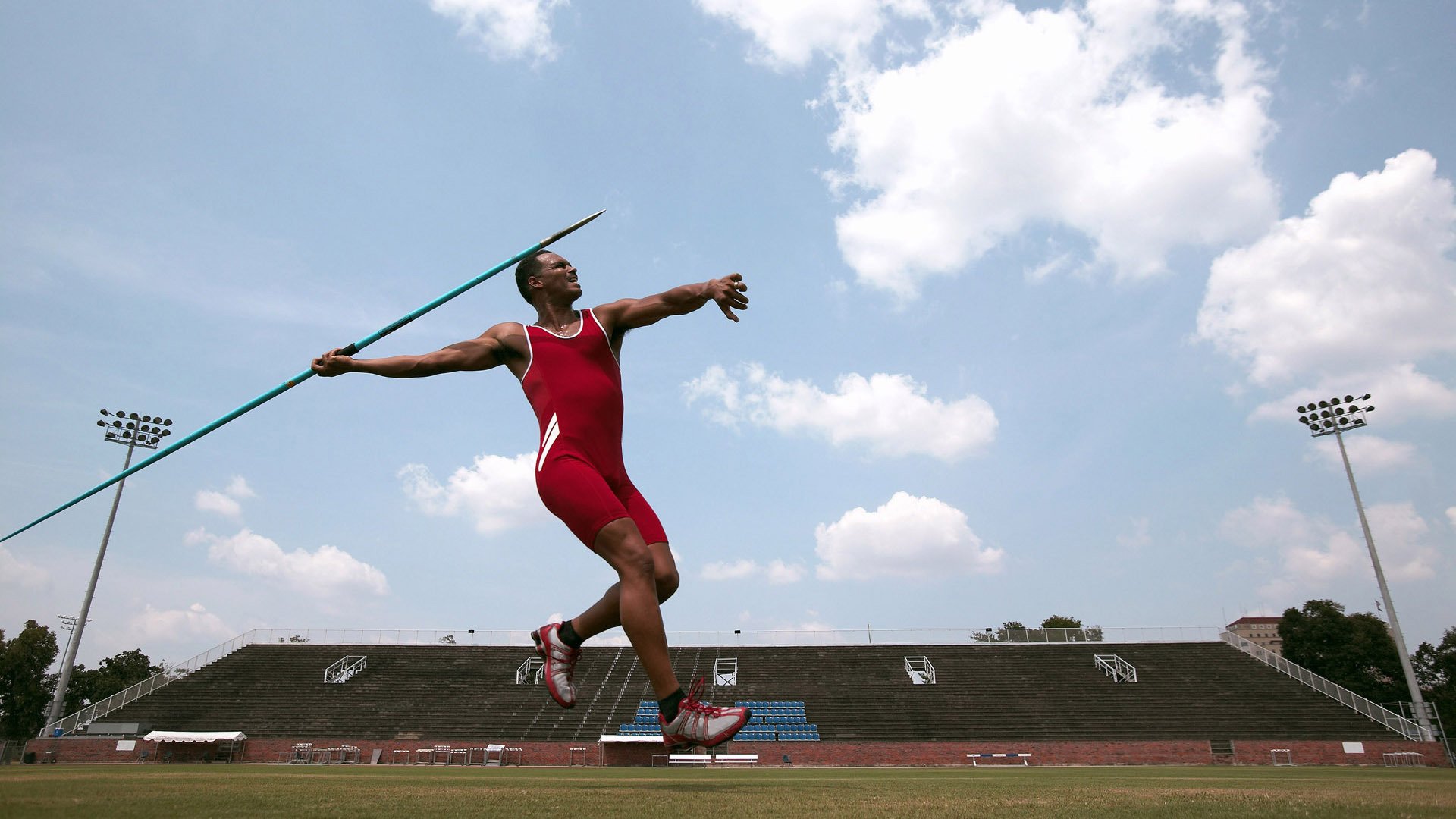 中国男篮加强身体对抗 提高比赛强度，中国男篮体能不够